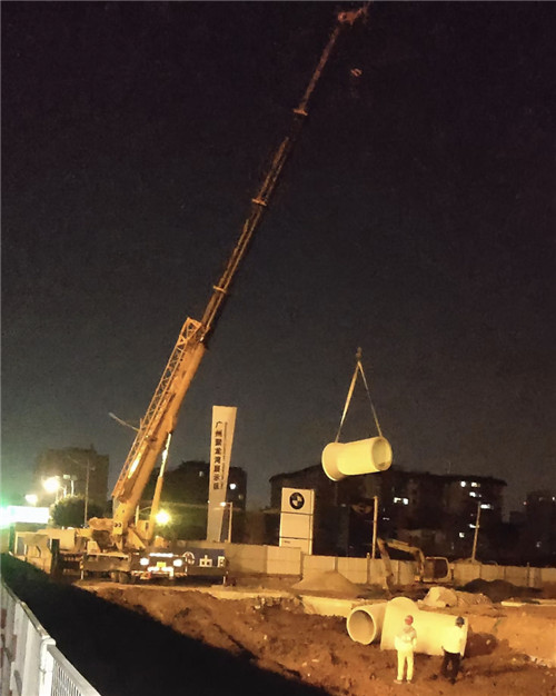 江夏区“弯臂矫正”—— 吊车的 “形变补偿” 技术