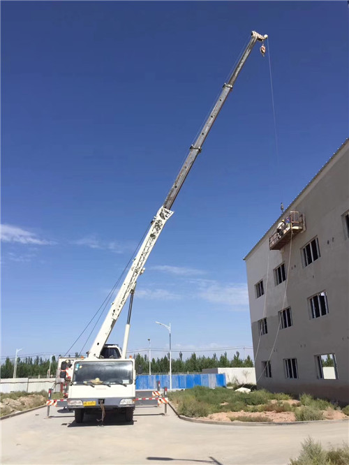 江夏区“轻装强干”—— 吊车的 “轻量化臂架” 技术