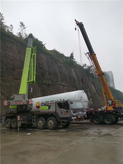江夏区“不怕风雨冻”—— 吊车的 “恶劣环境适应” 技术